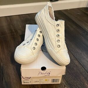 Blowfish Malibu white smoked canvas tennis shoes